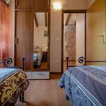 Rustikales Und Authentisches Mit Bbq, Babybett Und Hundefreundlich Kaštelir