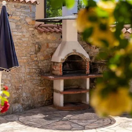 Rustikales Und Authentisches Mit Bbq, Babybett Und Hundefreundlich * Kaštelir