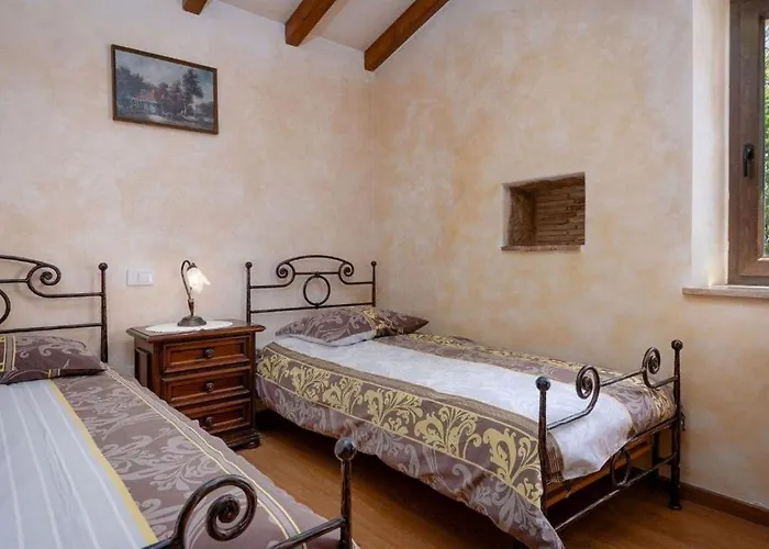 Ferienhaus Rustikales Und Authentisches Mit Bbq, Babybett Und Hundefreundlich Kaštelir